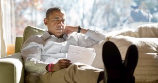 Obama reads on the couch